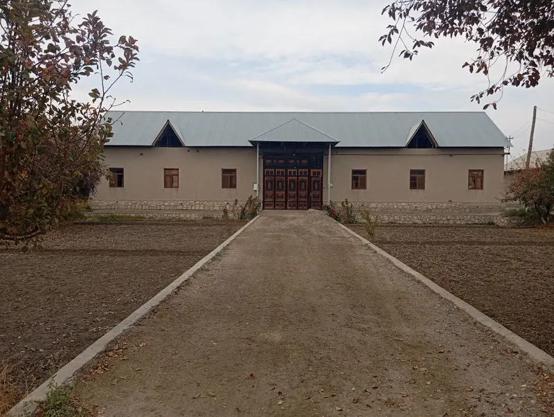 Uchastka sotiladi