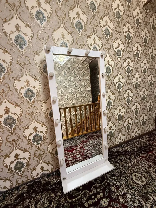 LED chiroqli bo'yanish oynasi (Hollywood Mirror 2