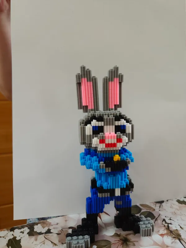 Yangi yig‘ilgan LEGO figuralari. Bittasining narxi 3 Yangi yig‘ilgan LEGO figuralari. Bittasining narxi 3
