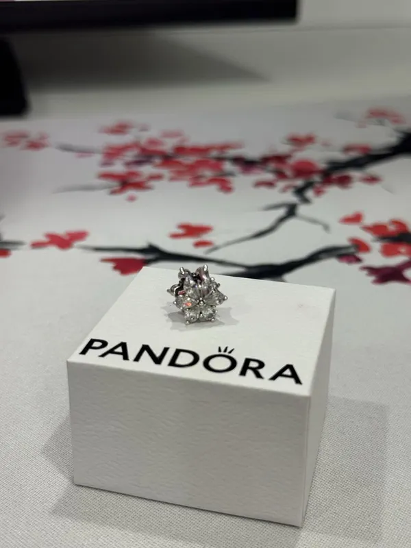 Оригинальный серебряный шарм Pandora «Цветок» (Ювелирное серебро 925) — фото 1 Оригинальный серебряный шарм Pandora «Цветок» (Ювелирное серебро 925) — фото 1