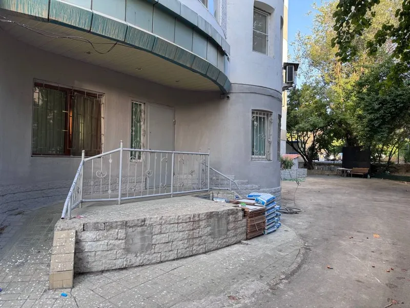 Нежилое помещение Юнусабад 2 квартал. Напротив Шахсарой 51 кв.м. — фото 1