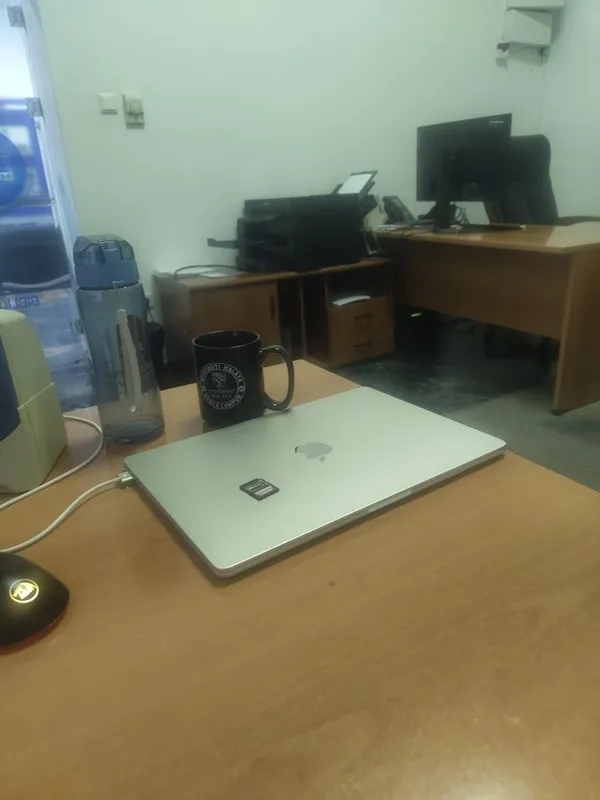 Продам Makbook M2 air 15 16/512 silver gold — фото 1