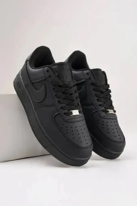 Nike Air Force 1, black