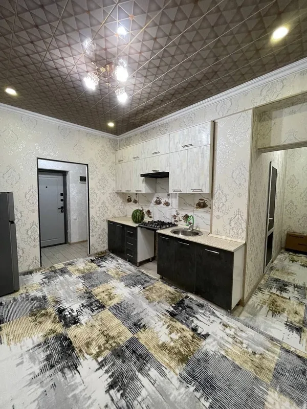 Frunze karimbek  2 xona  2 etaj  300$ oilaga 3