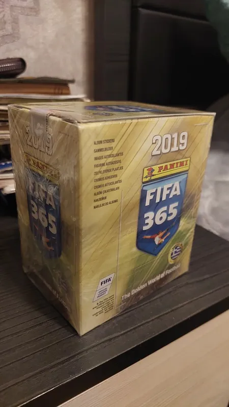 FIFA 2019 PANINI новый, запечатанный бокс наклеек + новый альбом — фото 1