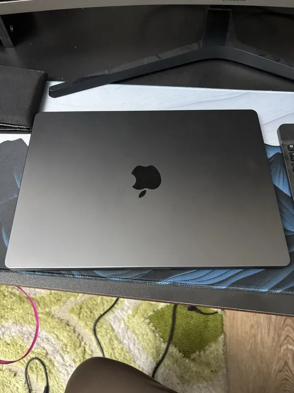 Macbook pro M5 512/15 10 цикл
