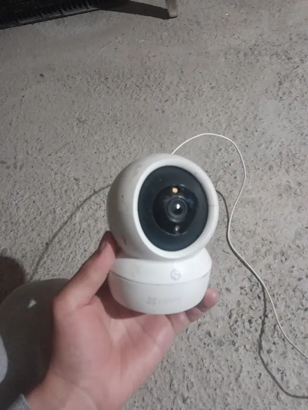 Камера EZVIZ вращается на 360° 3