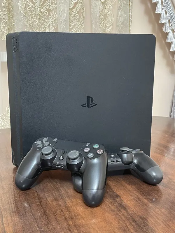 Playstation 4 slim