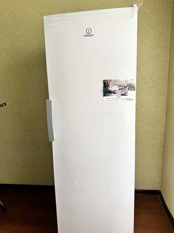 Вертикальная морозильная камера Indesit DSZ5175 1 Вертикальная морозильная камера Indesit DSZ5175 1