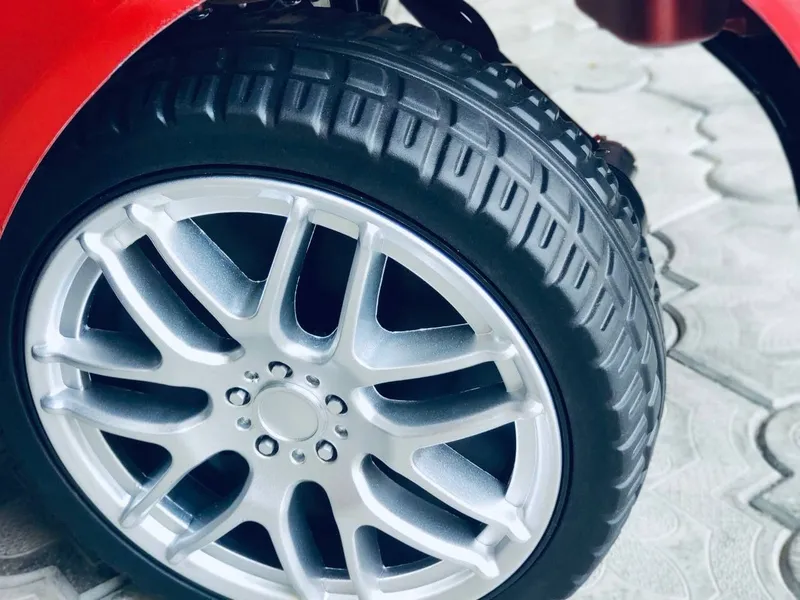 Большая и красивая детская машина Renj 4x4 электромобиль с пультом EVA 8
