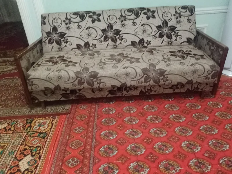 Divan yaxshi holatda