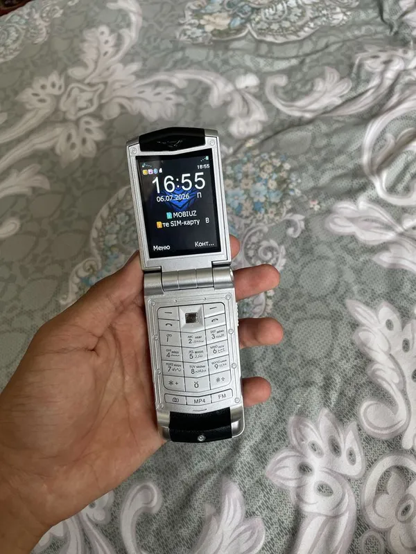 Vertu Ayxta V77 2