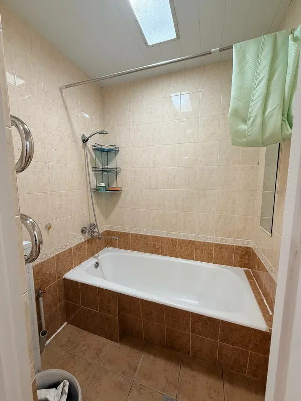 Keng 4 qavatli uy sotiladi, 5 ta xona, yangi ta’mir, balkon 2×6 9
