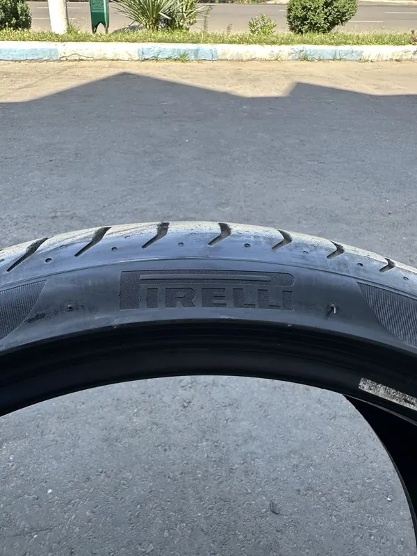 Pirelli P Zero 235/35 R19 — 1 шина, отличное состояние — фото 2 Pirelli P Zero 235/35 R19 — 1 шина, отличное состояние — фото 2