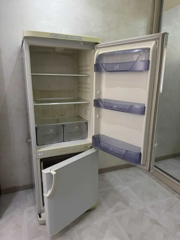 Продается холодильник 4