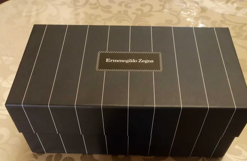 Брендовая коробка Ermenigildo Zegna и белая шкатулка.Цена30тыс за все — фото 1
