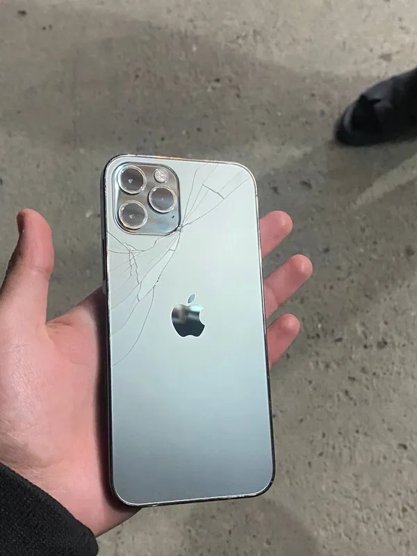 iPhone 12 max 256 talik holati shu orqasida moamo bor