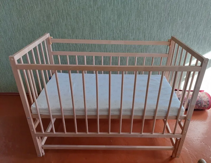 Продаются детская кровать, коляска 1 Продаются детская кровать, коляска 1