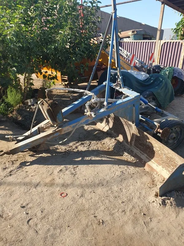 MTZ 80.1 lazerni yer tekislagichi bilan 5 MTZ 80.1 lazerni yer tekislagichi bilan 5