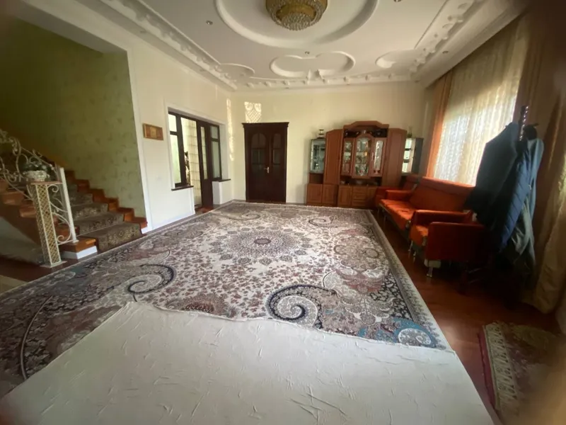 Продаётся большой благородный уютный 2 эт.дом в Кибрае вдоль дороги — фото 8