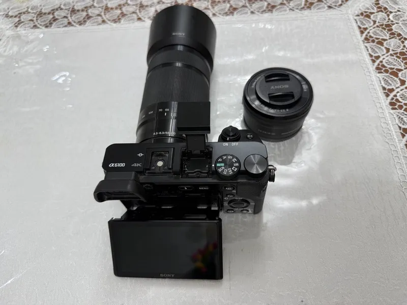 Sony Alpha A6100 fotoapparati komplektda 1 Sony Alpha A6100 fotoapparati komplektda 1