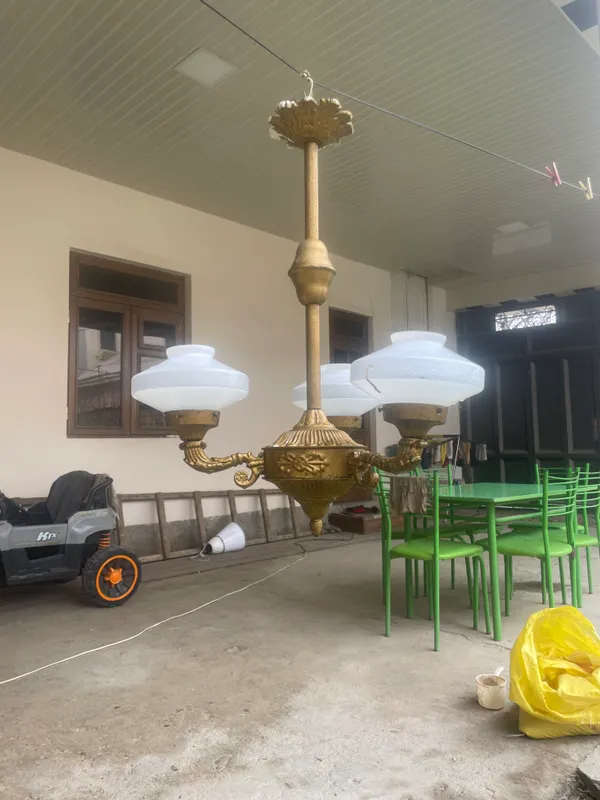 Люстра старинная трехглавая