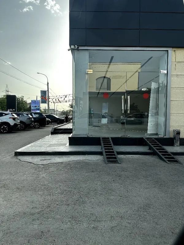 Каленное Стекло 10 мм 35 доллр 1 кв Установка Доставка внутри — фото 2