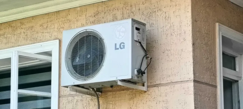 Konditsaner sotiladi, LG 9 talik Ichki va tashqi blok mavjud