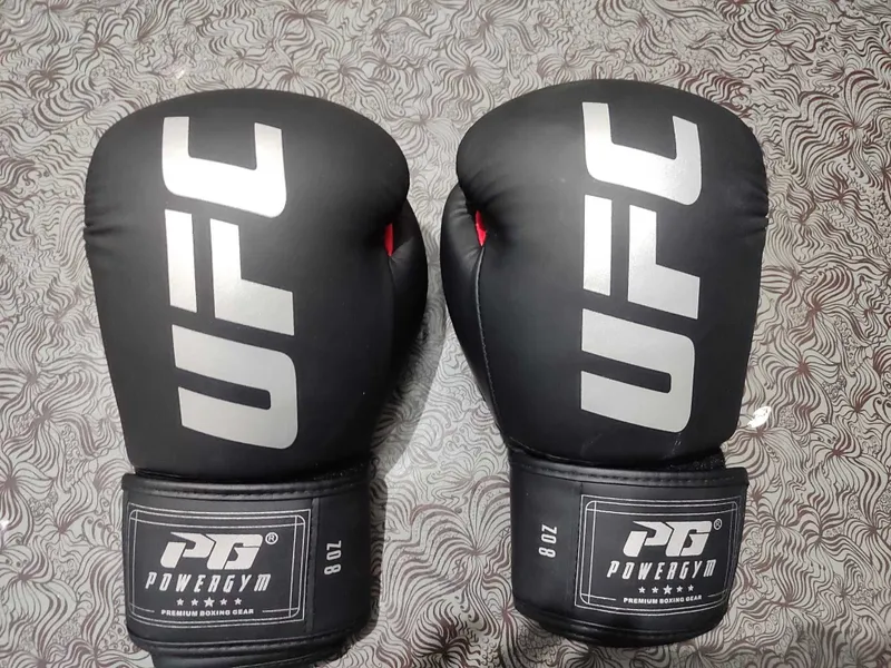 Боксерские перчатки UFC PowerGym