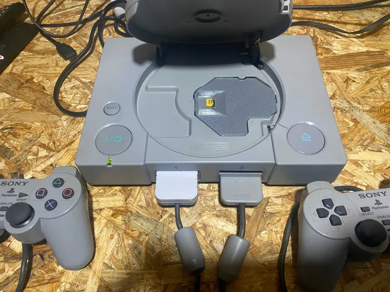 Продам PlayStation 1 с MicroSD 64 — фото 1