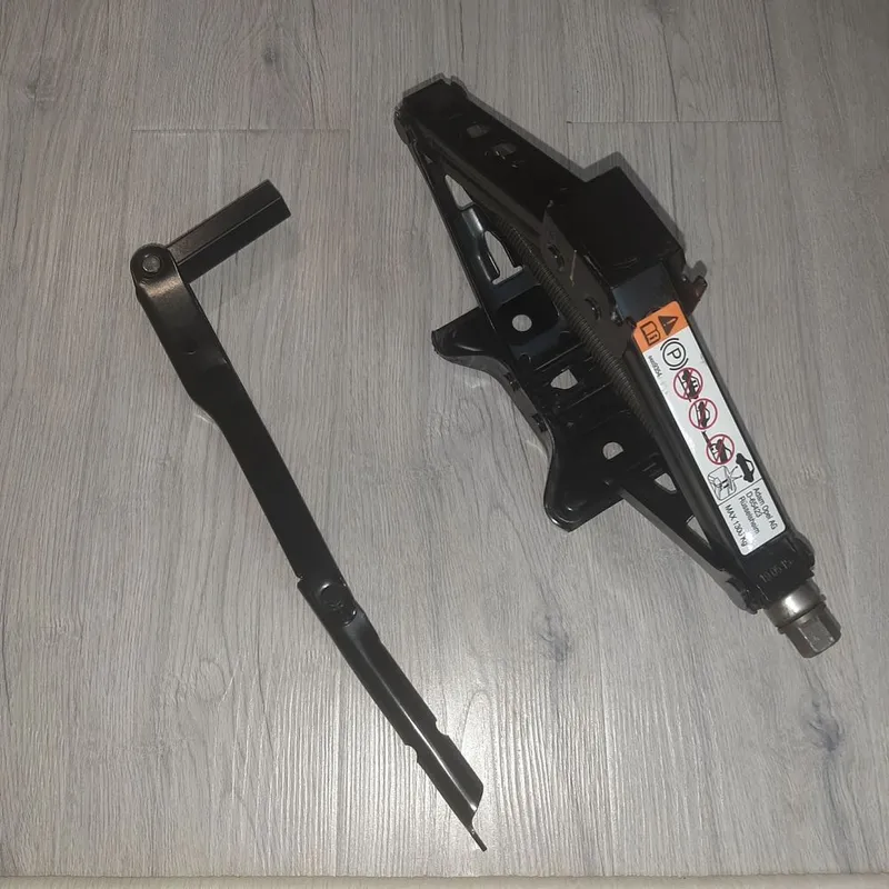 Damkrat Malibu, Treker uchun srochna sotiladi. Домкрат 1 Damkrat Malibu, Treker uchun srochna sotiladi. Домкрат 1