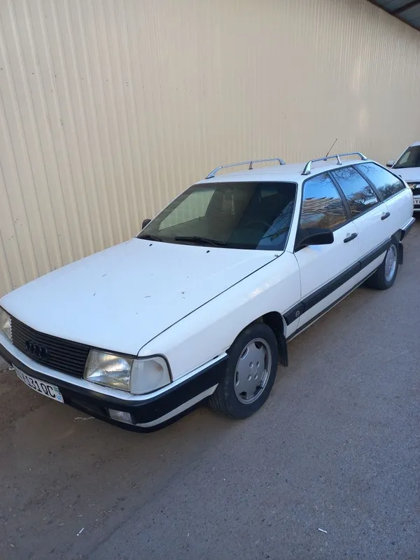Автомабиль Audi 100 1 Автомабиль Audi 100 1