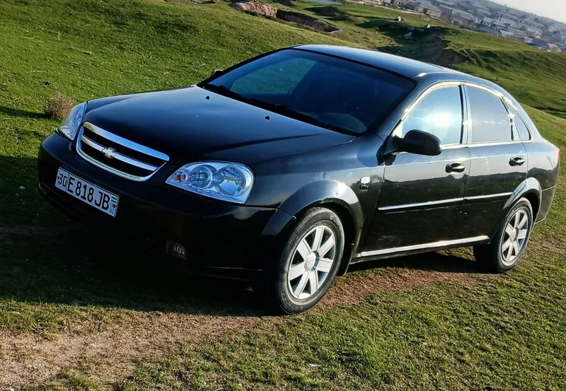 Lacetti srochni sotiladi
