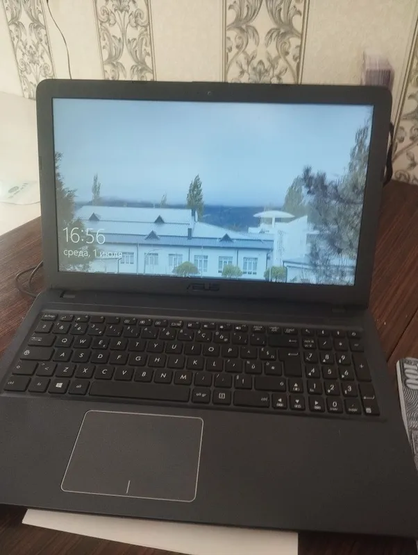 Noutbuk Asus Xolati yangi, Avbi yoq, RAM 4GB. HARD 1 TB, 1