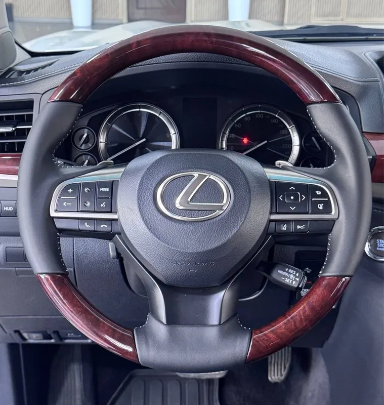 Lexus LX 570 Sport Plus 8 Lexus LX 570 Sport Plus 8