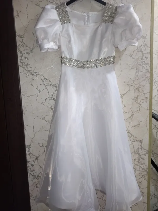 oq ko'yne vechrniy 1marta kiyilgan