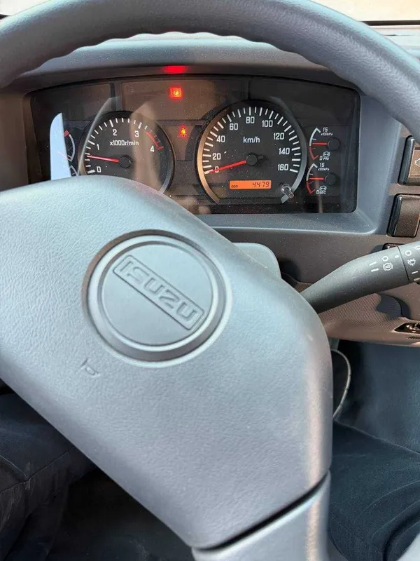 Isuzu 5.9 metr Pochti Yangi Kam Haydalgan Ideal xoxlaydiganlar uchun 7