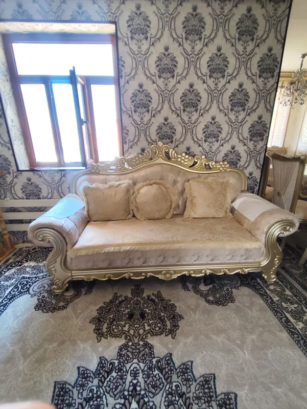 Stol va Divan kreslo Sotiladi 3 Stol va Divan kreslo Sotiladi 3