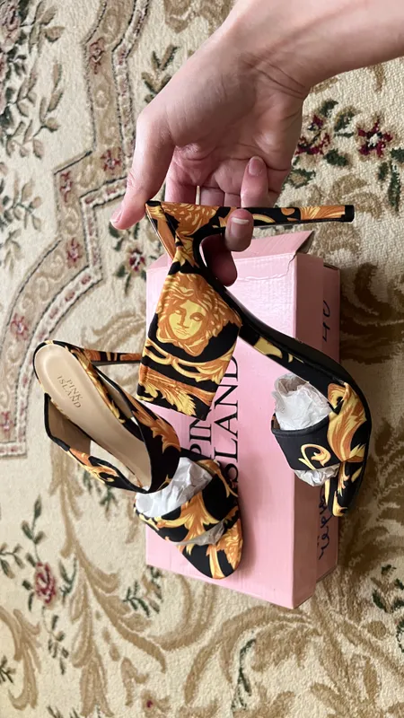 Новые Туфли 40 размера Versace 1 Новые Туфли 40 размера Versace 1