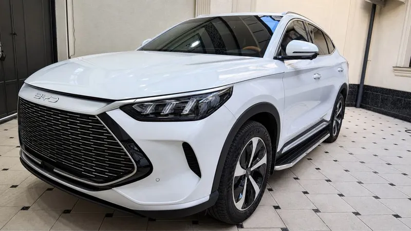 BYD Song Plus DM-i AWD 2024 год Белый жемчуг
