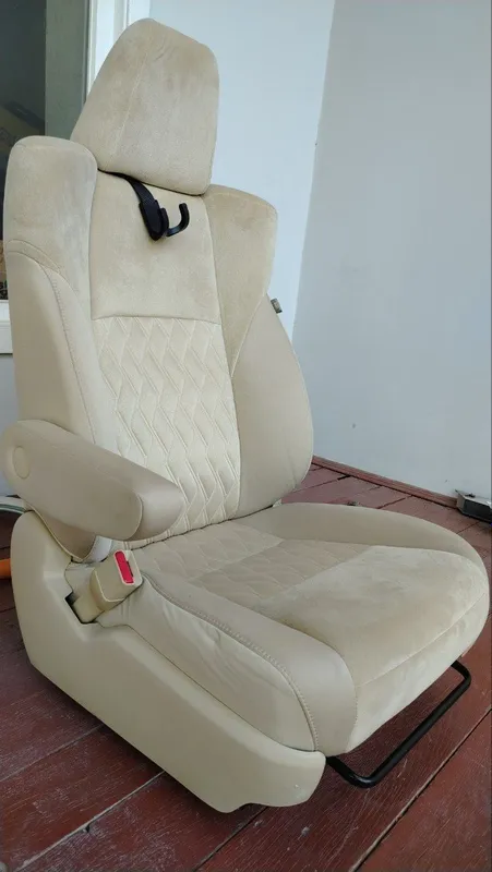 Сиденья Toyota Alpart, оригинальный материал Alcantara 1 Сиденья Toyota Alpart, оригинальный материал Alcantara 1