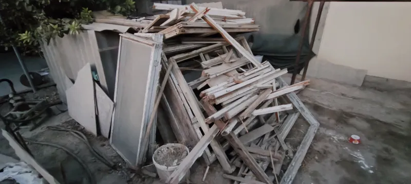 Продаются деревянные двери рамы и окна