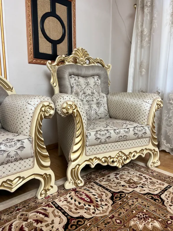 Роскошный диван для гостиного зала — фото 1