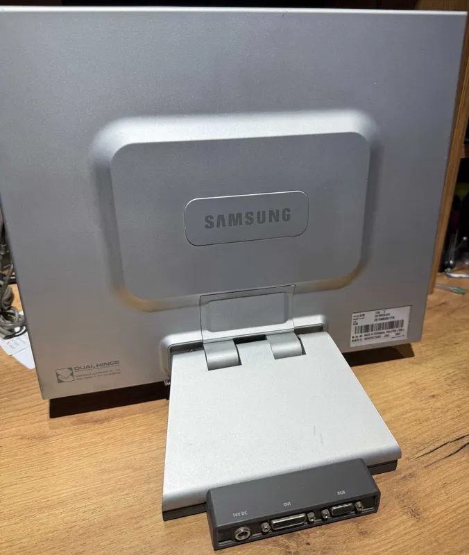 Мониторы 17'' Samsung SM 172x, LG L1718S — фото 1