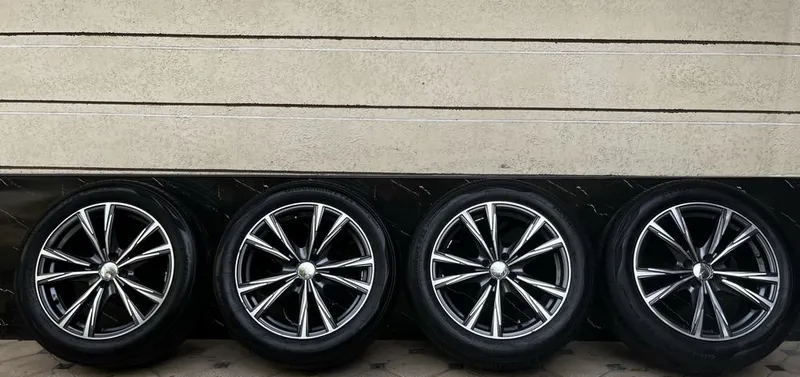 Диски с шинами в отличном состоянии 215/55 R17 1 Диски с шинами в отличном состоянии 215/55 R17 1