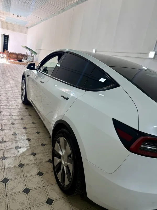 Tesla model Y RWD 2