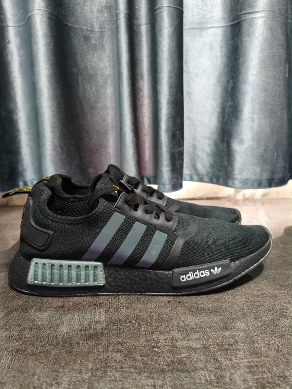 Оригинальные кроссовки Adidas NMD R1 1 Оригинальные кроссовки Adidas NMD R1 1
