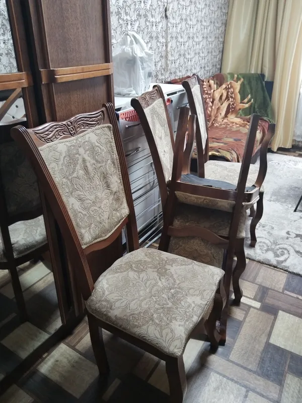 Продается стол и стулья 2