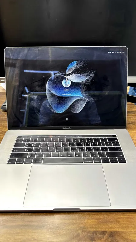 Macbook Pro core i7 16gb ozu: 16gb ssd: 256gb videokarta 4gb dyum 15.4