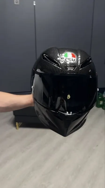 AGV Carbon Style Shlem 1